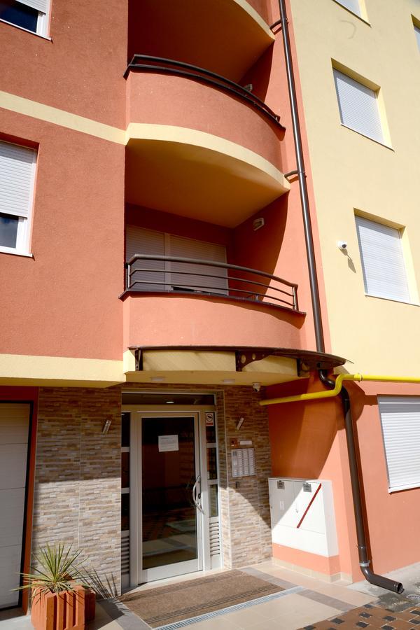 Appartement "Sonja Apartman" Jagodina Extérieur photo